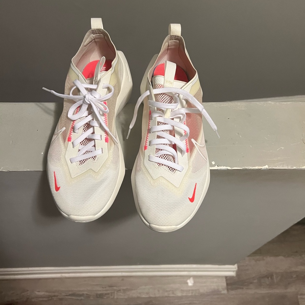 Nike Vista Lite Women's Athletic Shoes - White and Pink